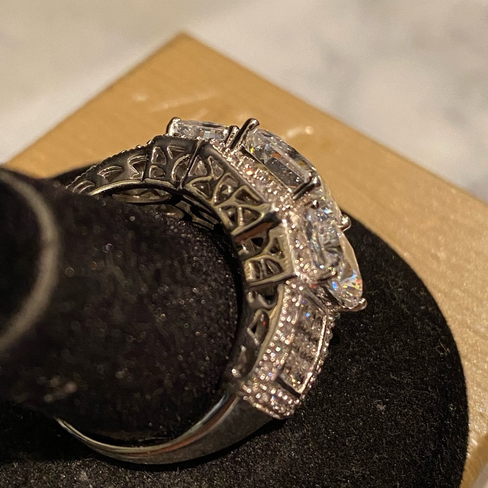 JTV RADIANT CUT RING - Picture 4 of 7